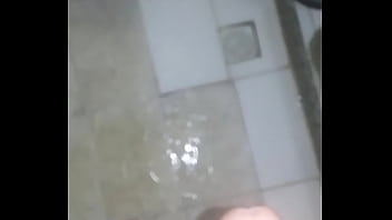 Preview 4 of Mom Boy And Dad Sex - gozando no banheiro