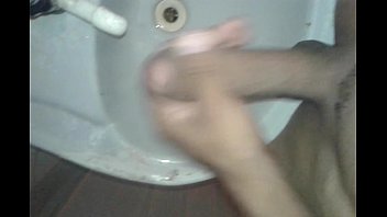 Preview 1 of Xxxx Filmy Wap - lavando cacete e batendo punheta gostosa...