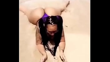 Preview 2 of Raven Anally - nalgona en la playa