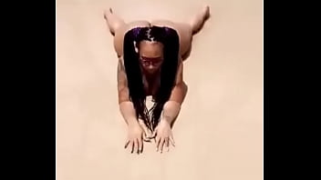 Preview 1 of Raven Anally - nalgona en la playa