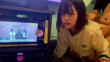 Preview 4 of Bx Sex - フェラだけなら浮気じゃないよね&hellip_。彼氏がいるのに男友達とカラオケで浮気する女子○生。おちんちんのイカ臭い匂い好き&hellip_