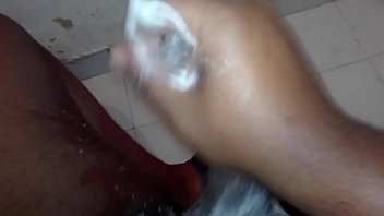 Preview 4 of Teen Nre Schol - Masturbandome en el ba&ntilde_o