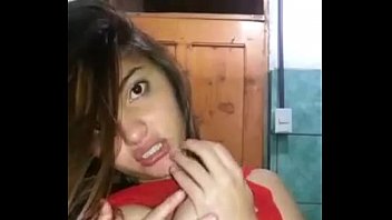 Preview 3 of Sani Neal - Mamanuela malograda baila y se mete dedo