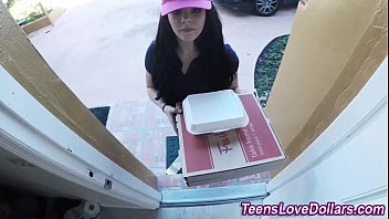Preview 1 of Hand Swallow - Real amateur gets facial