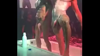Preview 2 of Arka Marie - Gogo boys tomando banho de leite