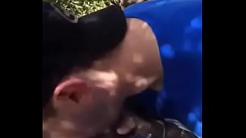 Preview 3 of Vatikan Porno - Gay chupando o amigo no mato