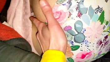 Preview 1 of Big Asian Xxx - Comparto la cama con mi vecina y le meto toda la verga a media noche
