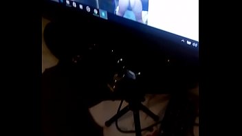 Preview 1 of La Vale Mm - dedeandome el culito en skype