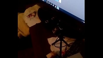 Preview 4 of La Vale Mm - dedeandome el culito en skype