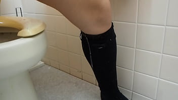Preview 2 of Waxed Vagina - 布都ちゃんトイレ直前で&hellip_.MOV