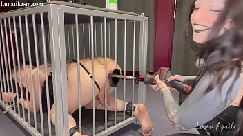 Preview 4 of Ninel Garcia - Pilonnage Anal en Cage avec Ma&icirc_tresse Lunatika