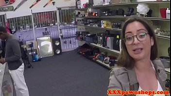 Preview 2 of Maldiveslivesex - Spex pawn amateur dicked deeply for cash