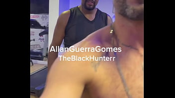 Preview 3 of Imani Rose And Tatum Onassis Pu - O lutador de MMA Allan guerra pegou o neg&atilde_o pra treinar e acabou em broderagem na sauna da academia