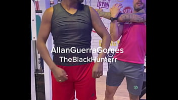 Preview 1 of Imani Rose And Tatum Onassis Pu - O lutador de MMA Allan guerra pegou o neg&atilde_o pra treinar e acabou em broderagem na sauna da academia