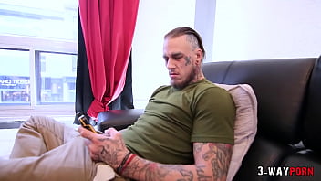 Preview 1 of Olgun Ve Bykanne - 3-Way Porn - A Tattooed Dude Fucks 2 Emo Babes