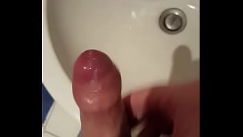 Preview 1 of Carine Mokonzi Vidos Porno - Me masturbating in sink
