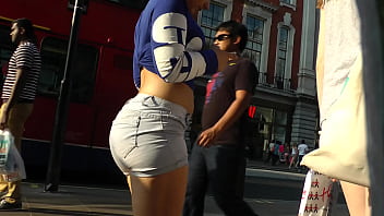 Preview 3 of Bal Hd Xxx Sex - chica con enorme culo paseando con diminuto short