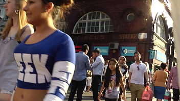 Preview 1 of Bal Hd Xxx Sex - chica con enorme culo paseando con diminuto short