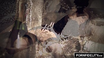 Preview 1 of Musli Waif Hasband Xnxx - PORNFIDELITY Veronica Vain Creampie For Christmas