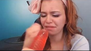 Preview 1 of Grande Fesse Africaine - SmexyCam.com Hot redhead sucks dildo on webcam
