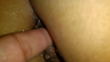 Preview 4 of Fakings Family - Dedada no cu d&aacute_ putinha enquanto d.