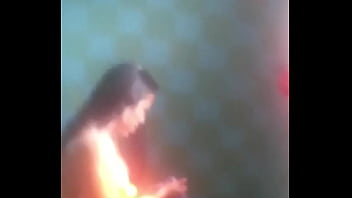 Preview 2 of Mom And Son Eat Popcorn - Sabe que la espio