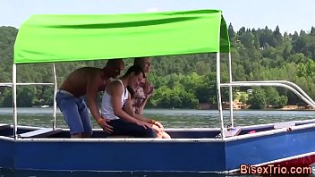 Preview 1 of Kale Mote Land Se Chut Fati Xxx - Bi hunk cums masturbating