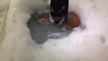 Preview 2 of Craysi Porn - VEM TOMAR ESSE BANHO COMIGO AMORE