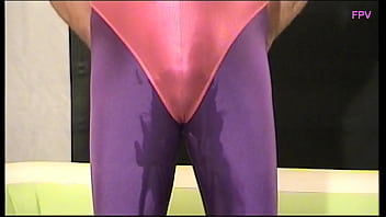 Preview 3 of Angela Baron 4way - Im Catsuit (Spandex-Anzug) Wichsen,  Pissen,  Pee und Duschen