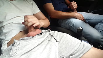 Preview 1 of Xxxnx Pek - Brothers punhetando no carro