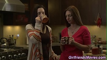 Preview 1 of Wwe Sex Vido - Buxom milf eating pussy