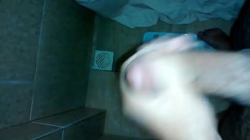 Preview 1 of My House Girl - Gozando brincando no banho