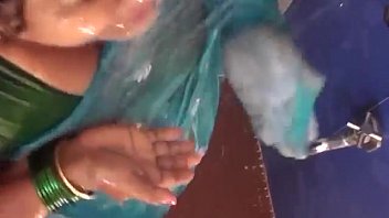 Preview 2 of Tanil Xxxsex Vidios - HOTTEST BATHING BY HOT AUNTY