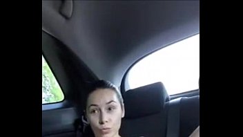 Preview 2 of The Ass Vagina Money - Mamasita haciendo trabajo manual en el carro