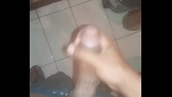 Preview 2 of Teen Tries Bondage Sex - Vem da uma chupada no meu pau...