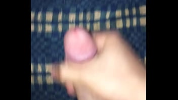 Preview 1 of Shoulder Tatt - Garoto batendo punheta - Boy jerking off