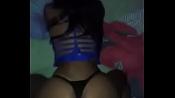 Preview 1 of Guy Cross Leg - fudendo cavala de 18 aninhos