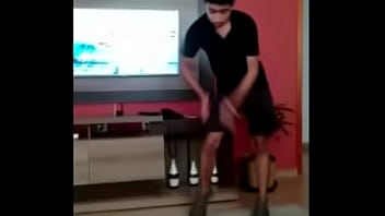 Preview 4 of Pakstan Baby - Neguinho embrasano ao som de pumped up kicks.mp4