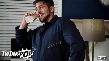 Preview 1 of Alxa Bless - Watch Professional Mover Dante Colle Help Nate Grimes&#039_ By Drilling His Hole With His Hard Cock - TWINKPOP