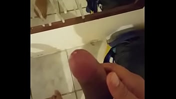 Preview 4 of School Suda Sude - Cara gozando no espelho pra mim