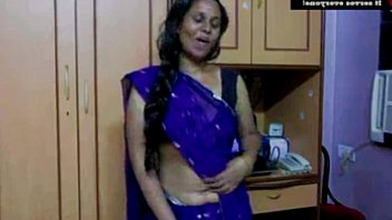 Preview 1 of Mature Mom Telephone Sex - mallu desi lilly aunty ki chokt ki pyas kaise bhujaye aunty ki puti dasta dekho choot ki aag nikaldi