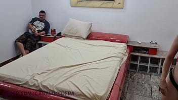 Preview 1 of Inbien Mom Nab Son - Bastidores da grava&ccedil_&atilde_o com a casada Mel Sapekina fodendo com os machos na frente do marido corno