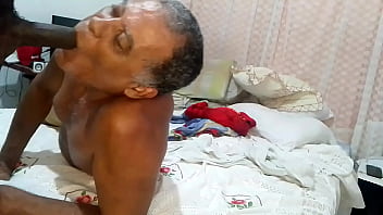 Preview 1 of Lady Sonia Peeing - GUGU DA SUNGA VOANDO EM BUSCA DA ROLA.