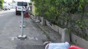 Preview 1 of Big Cork Gangbang - Rapaz de sorte sendo ajudado por uma gostosa