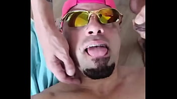 Preview 1 of 2gp Xxxxxxxxxxx - Arrombei a garganta do Boy boyVicttor na minha rolona gigantesca Fiz ele engasgar com prazer na minha rolona