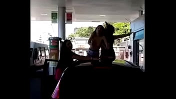Preview 2 of Bikra Mala Ya Kwanza - PUTAS NO POSTO DE GASOLINA