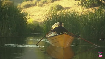 Preview 2 of Mujer Teniendo Sexo Conperro - This lovely couple banged outdoors in the middle of a lake in a small boat