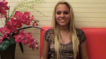 Preview 1 of Teen On Her - Ninfeta safada adora pagar boquete