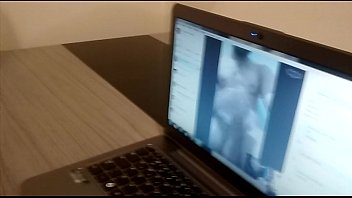 Preview 1 of Sala Video X X Sex - Corno exibindo esposa para amigo skpy
