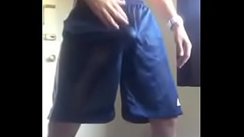 Preview 2 of Awek Melayu Pakai Pad Kotex - Cumming Through the Short / Gozando atrav&eacute_s do Short
